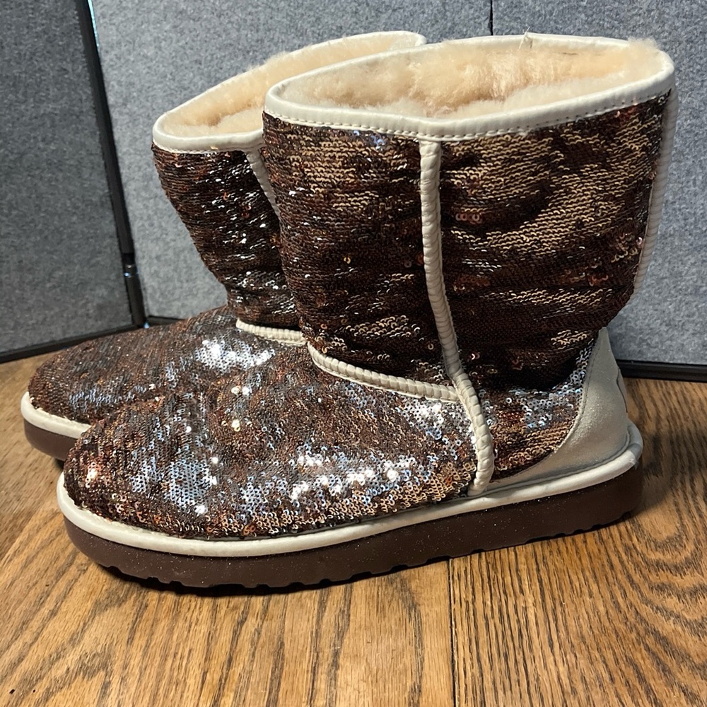 NWOB UGG Classic Stellar brown sequin shearling boots size 10 READ